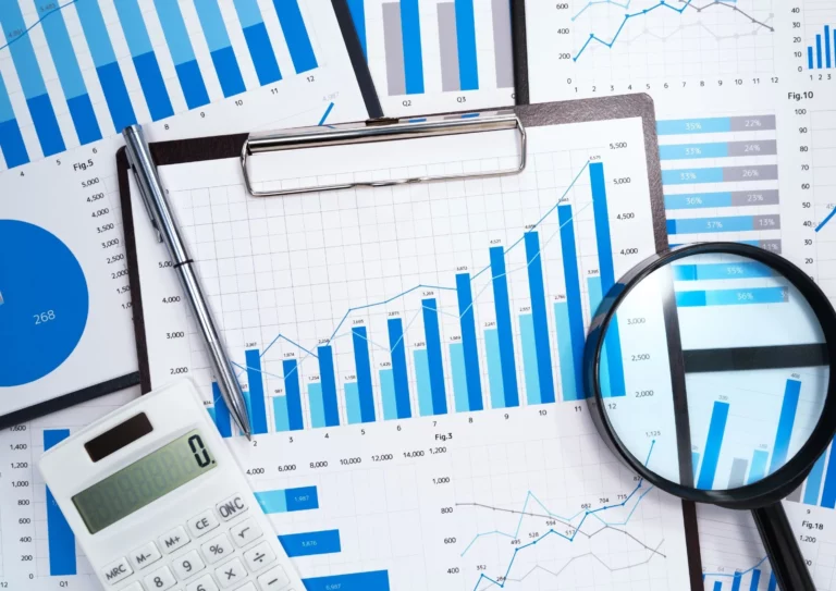 planilhas com gráficos para representar dados do mercado lifestyele