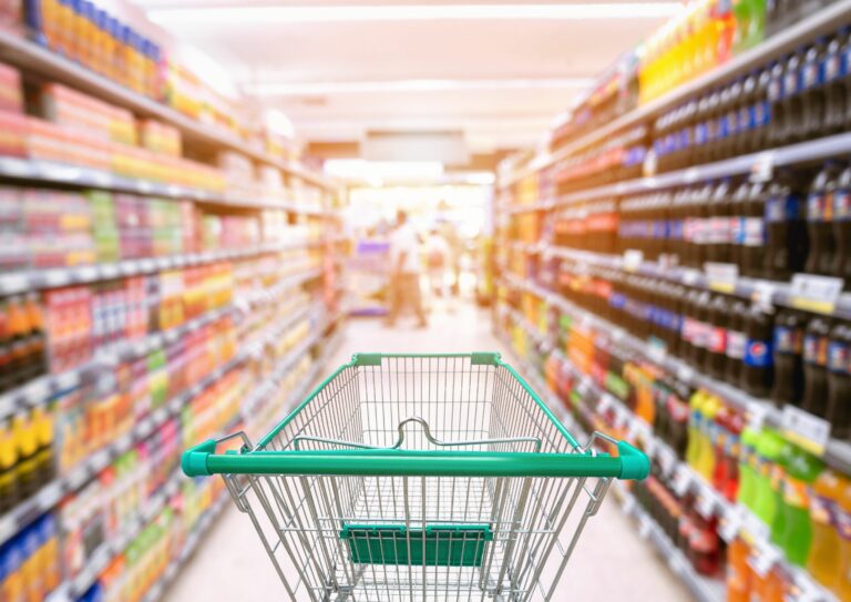categoria de bebidas no supermercado para ilustrar a precificação de bebidas
